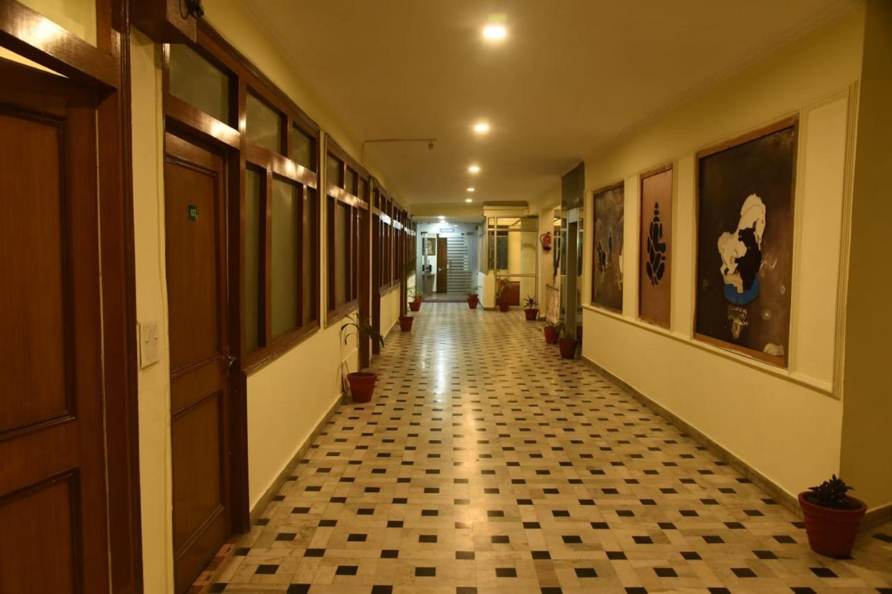 Hotel Gaurab Near Paltan Bazaar Déhrádún Exteriér fotografie