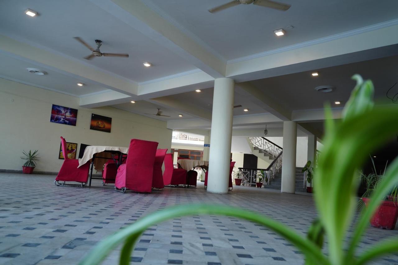 Hotel Gaurab Near Paltan Bazaar Déhrádún Exteriér fotografie