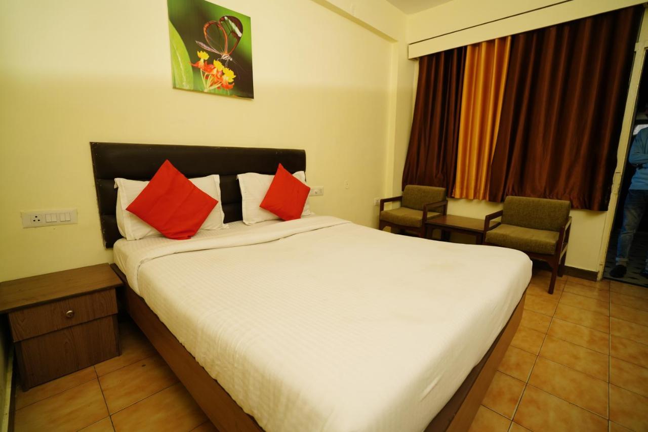 Hotel Gaurab Near Paltan Bazaar Déhrádún Exteriér fotografie