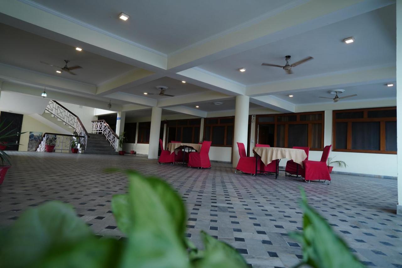 Hotel Gaurab Near Paltan Bazaar Déhrádún Exteriér fotografie